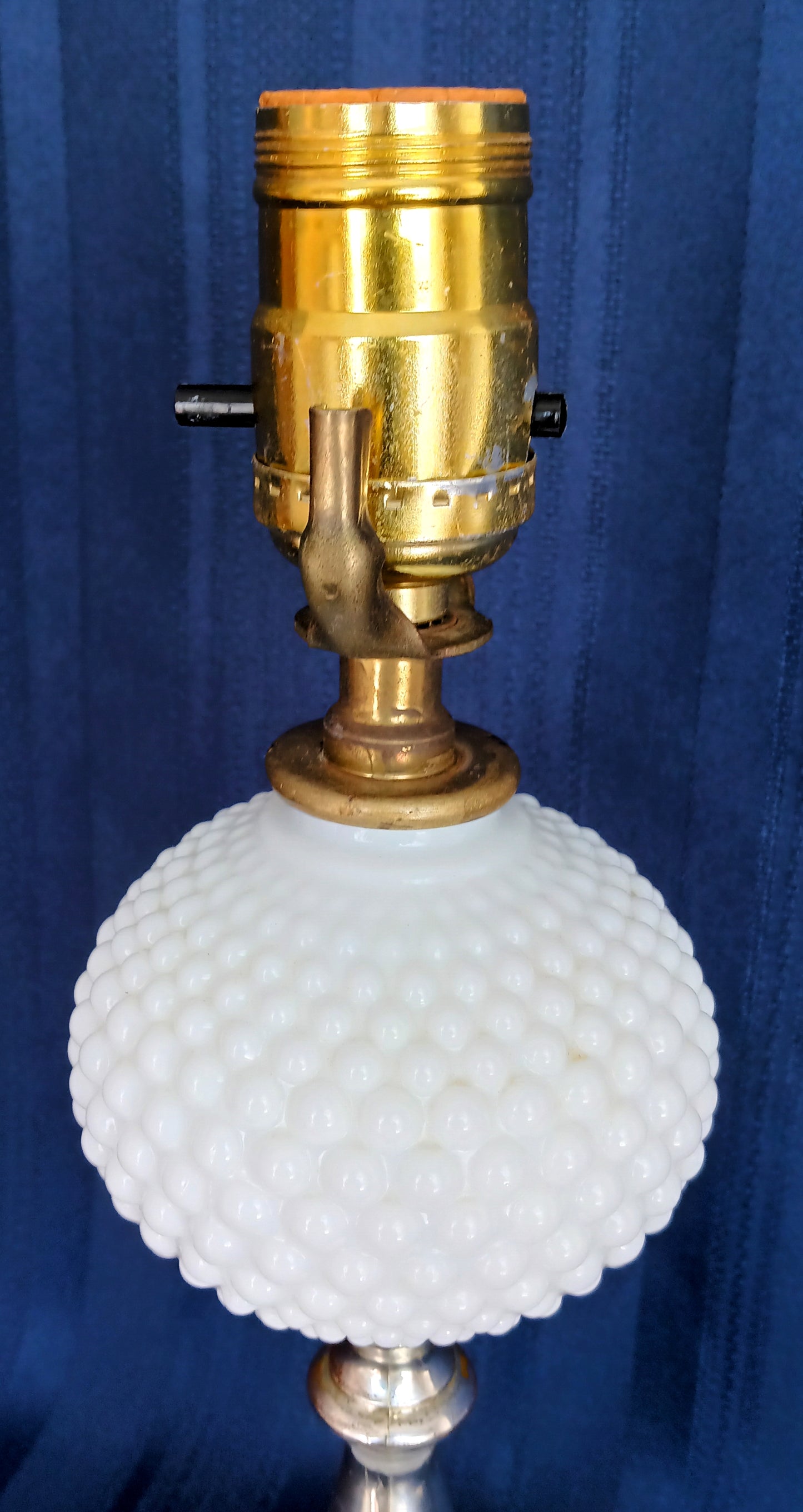 Vintage White Milk Glass Beaded Hobnail Table Lamp Desk Boudoir Bedroom Vanity Footed w/Harp + Finial 22 1/4" Tall
