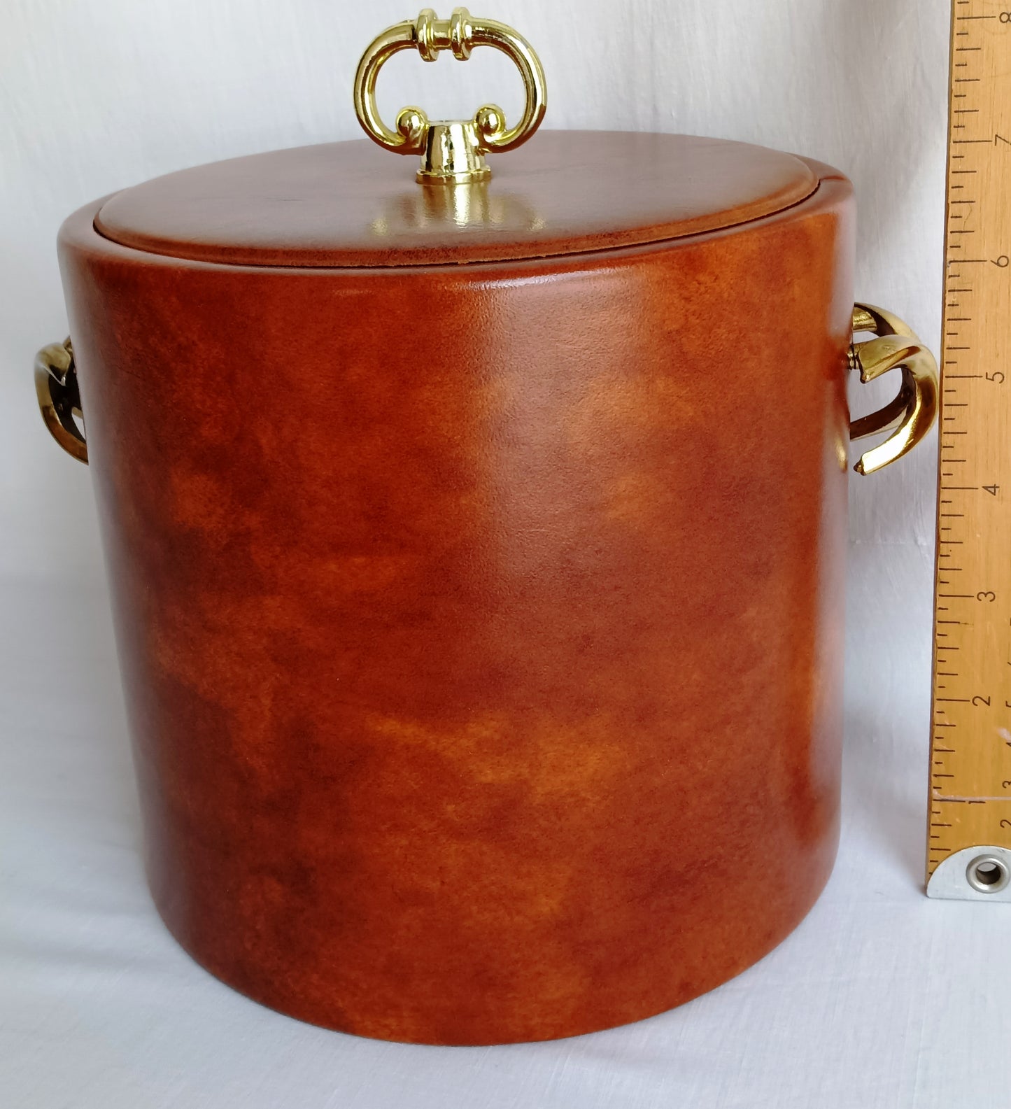 Vintage Kraftware Ice Bucket Beer Cooler Cognac Color Faux Leather Brass Plated Handles Knob Stainless Steel Tongs Retro Barware Man Cave