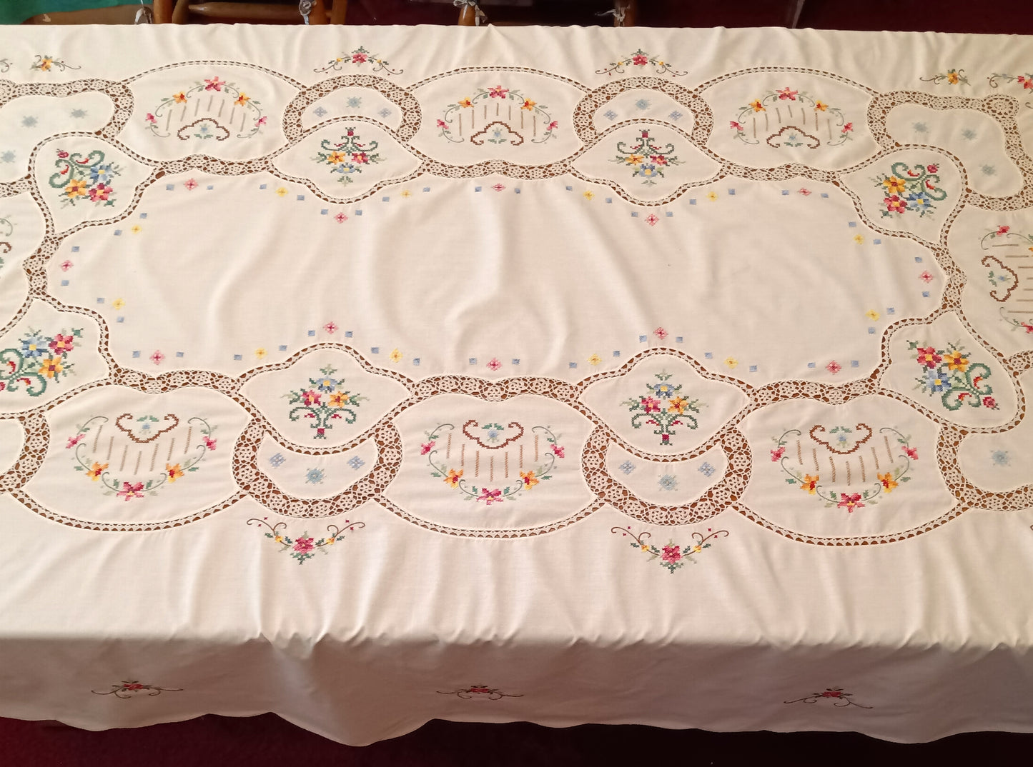 Lovely Beige Vintage Round Tablecloth Cross-Stitched Floral Pattern Eyelet Bordr