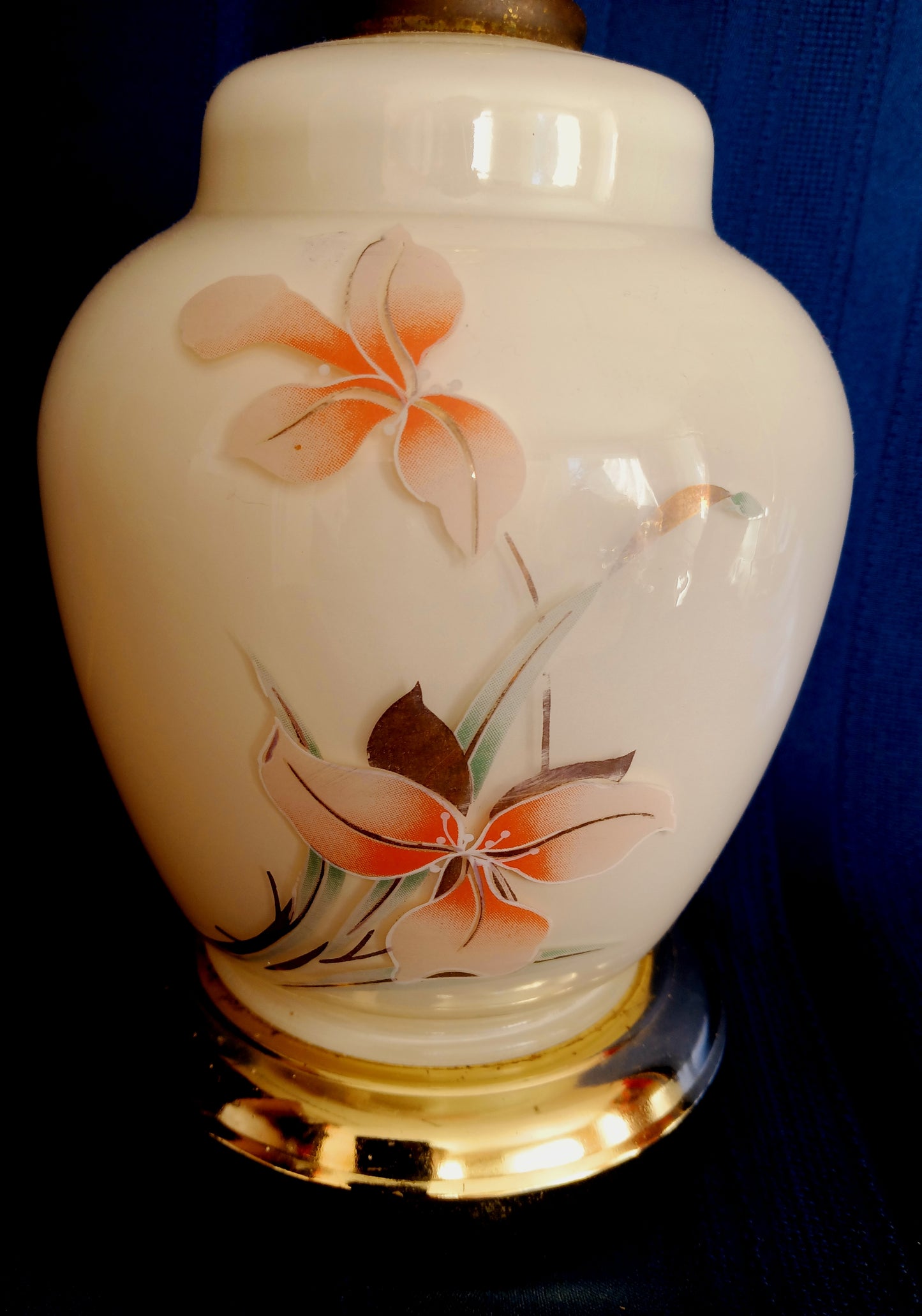Vintage Table Lamp Off White Glass Brass Base Fine Painted Pink Flowers Design Gilt Accent Vanity Dresser Nightstand Medium Size Lamp Light